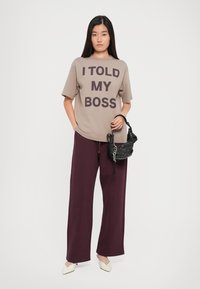 RELAXING DAYS Calças de fato de treino bordeaux