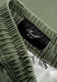 Unselected, light olive