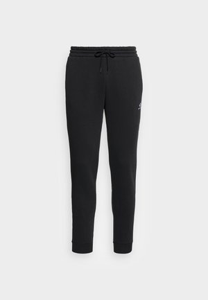 Svarte fleece joggebukser med elastisk midje, snor, avsmalnende ben, ribbestrikkede mansjetter, og en liten logo på venstre øvre lår.