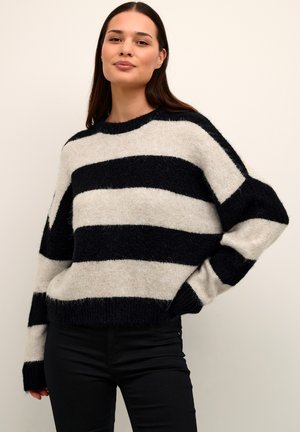 Strikket sweater med brede mørkeblå og lys beige striber. Har en rund udskæring og lange ærmer med ribkant. Blød tekstur.