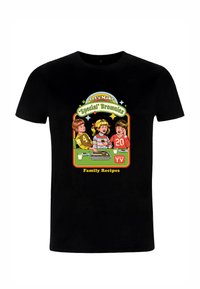 Czarny T-shirt z retro grafiką przedstawiającą troje dzieci, tekstem "Zróbmy 'Specjalne' Brownie" oraz detalami takimi jak blacha do pieczenia i napoje.