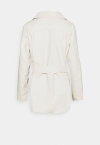 Missguided Giacca in similpelle - beige