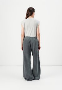 Replay PANTS - Joggebukse - black board
