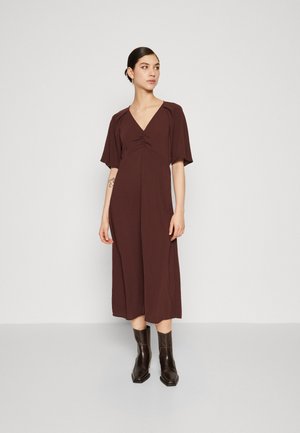 JDY JDYDIVYA RUCHING MIDI DRESS - Φόρεμα ημέρας - fudge