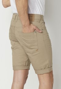 Koroshi STRETCH STRET - Short en jean - camel