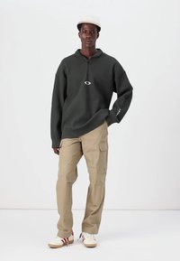 Oakley NEW RETRO SWEATER - Strikkegenser - shadow