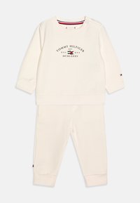 Nem kiválasztott, ancient white