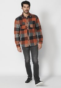 Koroshi OVER - Skraistė  - naranja orange