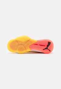 Puma ELIMINATE NITRO SQD - Handbalschoenen - sun stream/sunset glow/black