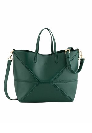 Bolso de mano verde de piel con costuras geométricas, dos asas cortas y una correa de hombro desmontable con herrajes en tono dorado.