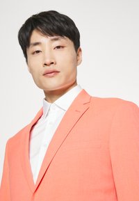 Lindbergh PLAIN MENS SUIT - Κοστούμι - hot coral