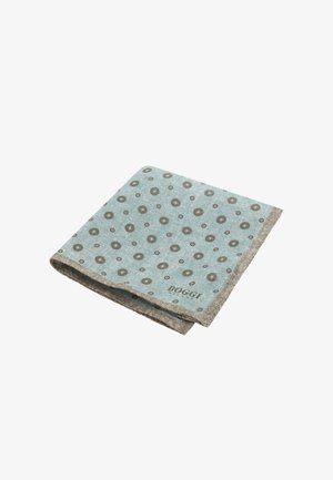 Gefaltetes hellblaues Taschentuch mit kleinen dunkelgrauen Kreisformationen und grauen Rändern, in der Ecke mit "BOGGI MILANO" gebrandmarkt.