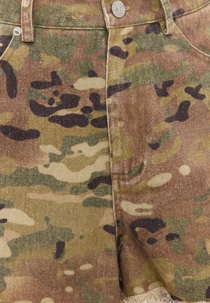 LOAVIES, DEVOTION LIKE THIS - Short en jean - sand   camo
