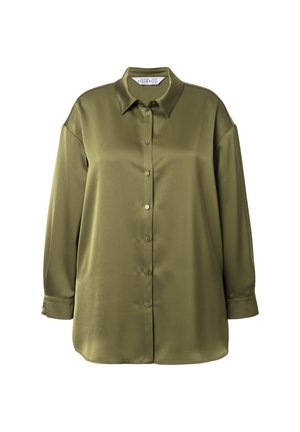 Chemise boutonnée à manches longues en satin vert olive avec un col pointu et des manches à poignets.