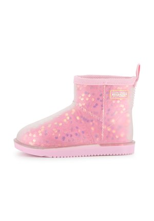Knöchelhoher pinkfarbener Kinderstiefel mit irisierenden Pailletten, weichem Stoffbund und Gummisohle, seitlich betrachtet.