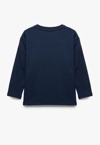 Granatowa koszulka z długim rękawem o okrągłym dekolcie, miękka w dotyku i luźna. Posiada minimalne przeszycia i brak widocznych logo.