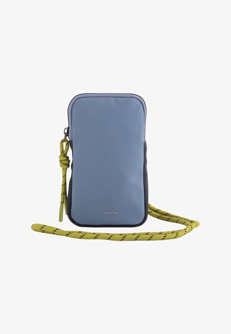 Modrá nylonová crossbody taška se šedými akcenty, s žlutým uzlovým popruhem a logem, obdélníkový tvar, texturovaný povrch.