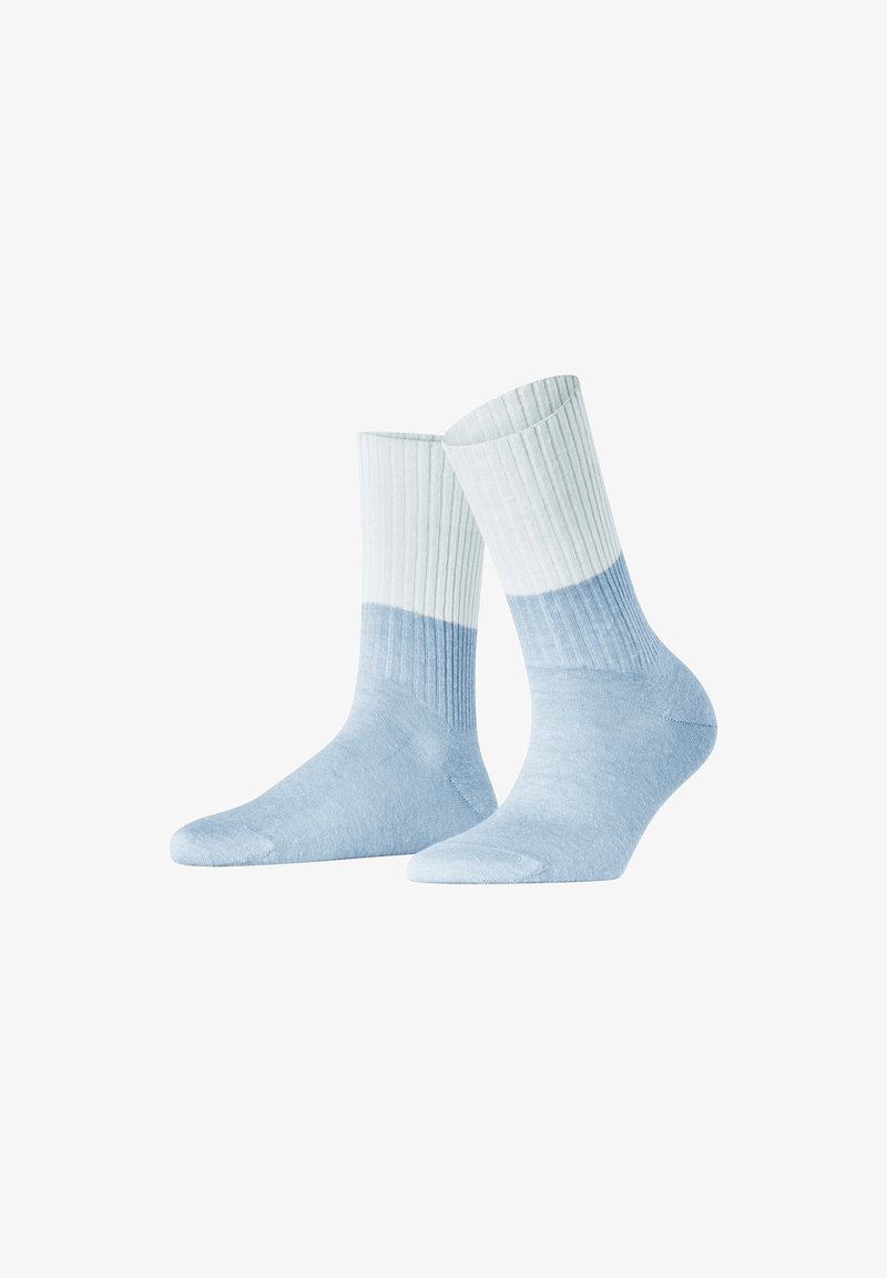 Helles blaues Crew-Sockenpaar mit geripptem Design. Mit einem Farbverlauf, der von Weiß nach Hellblau an der Oberseite übergeht.