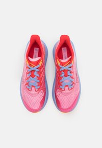 HOKA MACH 6 UNISEX - Väglöparskor - peony/cerise