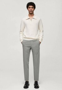 Mango Chino hlače - grey