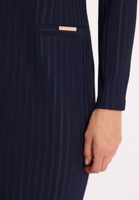 Makalu - Sukienka etui