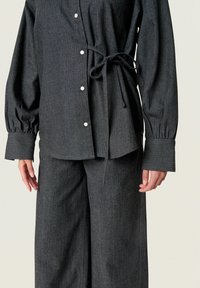 Soaked in Luxury Skjortebluser - black denim stripes