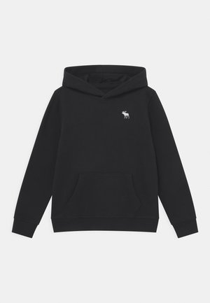 Schwarzer Hoodie mit Kängurutasche vorne und kleinem weißem Elch-Logo auf der linken Brust, vor einfarbigem Hintergrund dargestellt.