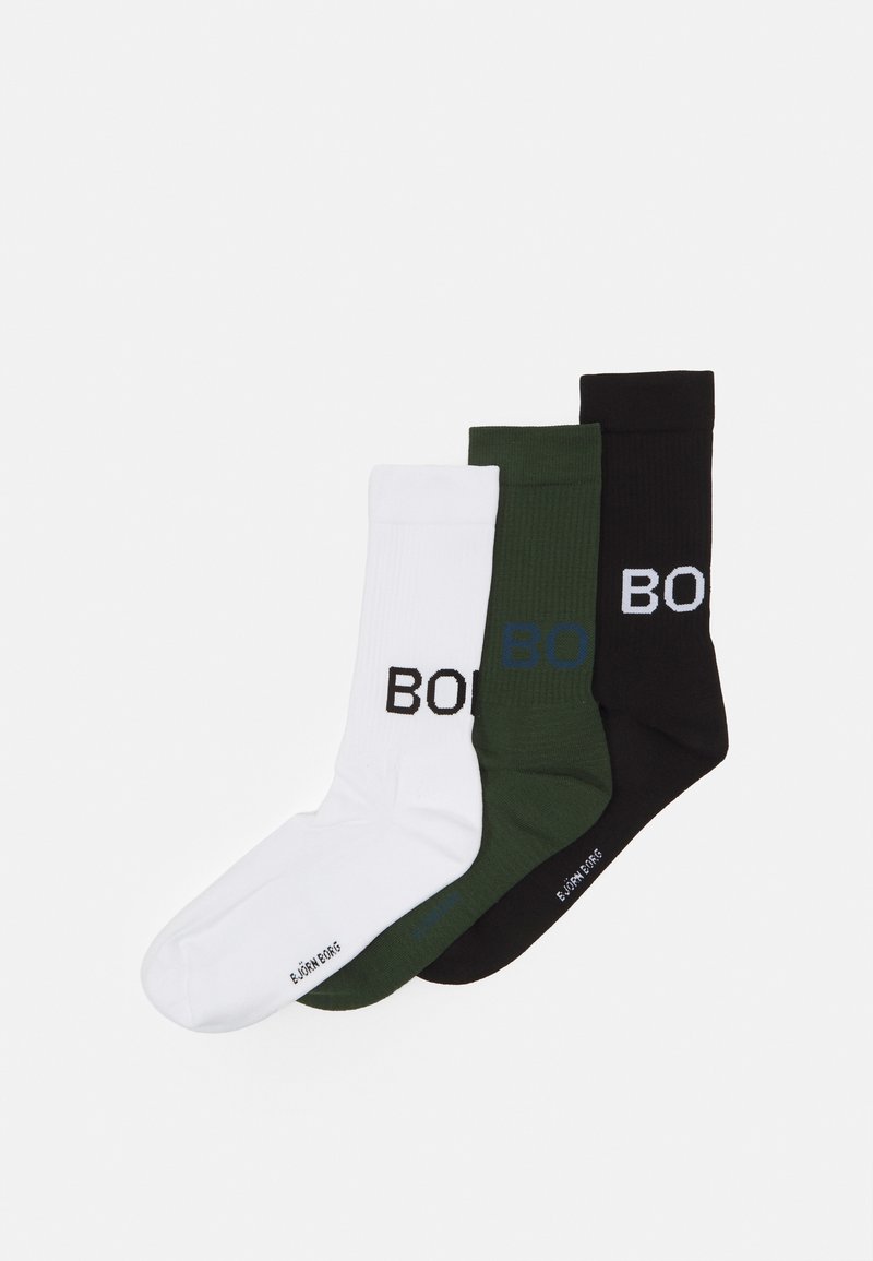 Drei Paar Crew-Socken in Weiß, Olivgrün und Schwarz, mit einem gerippten Textur und fetter "BOB"-Buchstaben in kontrastierenden Farben.