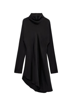 Schwarzes asymmetrisches Kleid mit langen Ärmeln, hohem Kragen und seitlichem Reißverschluss, das auf einer Seite länger hängt.