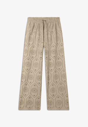 Pantalones de pierna ancha beige con cintura elástica, que presentan intrincados patrones recortados y un detalle de cordón. Textura de algodón suave.