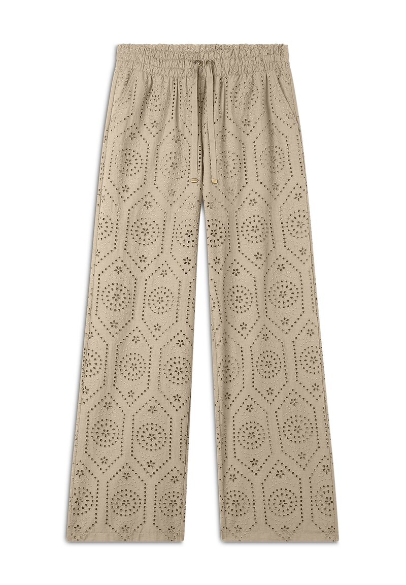 Pantalons large beige avec une taille élastique, comportant des motifs découpés complexes et un détail de cordon. Texture en coton lisse.