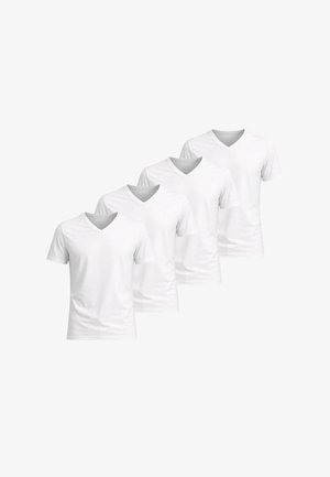 Cuatro camisetas blancas lisas de manga corta con cuello en V, dispuestas en una fila diagonal sobre un fondo blanco.