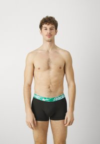 Nike Underwear ESSENTIAL TRUNK 3 PACK - Boxerbriefs - black/blue/fuchsia/grey