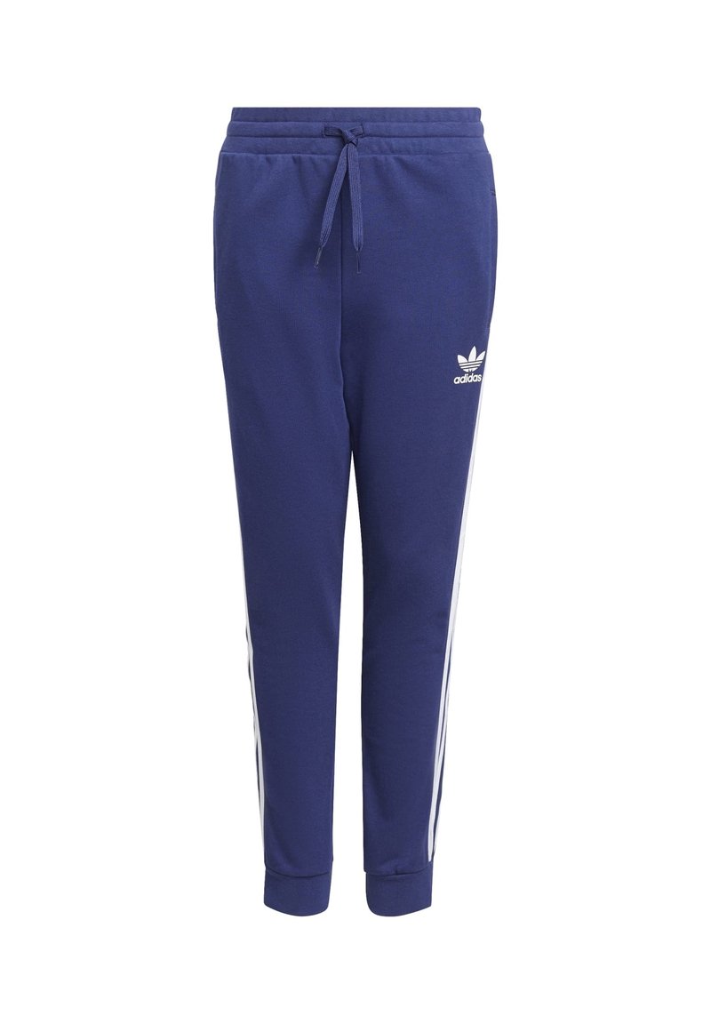 Tummansininen Adidas-trainingshousut valkoisilla sivuilla, elastinen vyötärö, nauha, ja Adidasin kolmonen-logo vasemmassa reidessä.