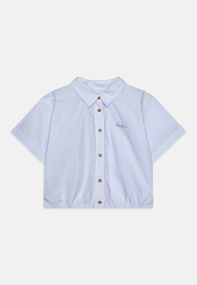 Chemise à manches courtes, à rayures verticales bleu clair et blanc, avec col, boutons marron sur le devant et ourlet élastique en bas.