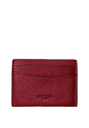 Tarjetero de cuero texturizado rojo con múltiples ranuras, compacto y rectangular, con el nombre de la marca grabado en el centro frontal.
