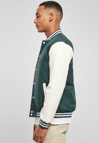 Urban Classics OLDSCHOOL COLLEGE - Bombera - bottlegreen white