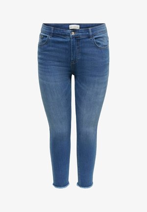 Jean skinny bleu avec cinq poches, fermeture par bouton métal, et ourlets effilochés, conçu pour une coupe ajustée à la cheville.
