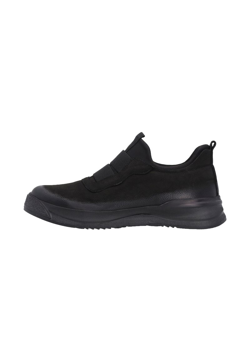 Czarne sportowe buty z gładkim skórzanym cholewką, elastycznymi paskami do zapięcia, teksturowaną podeszwą i minimalistycznym designem.