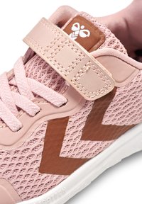 Hummel ACTUS - Sneakers basse - adobe rose