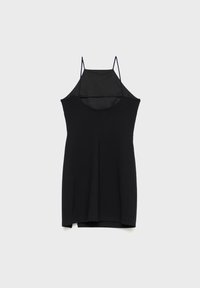 Robe noire sans manches avec fines bretelles et un panneau transparent sur la poitrine sur un fond clair uni.