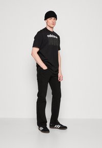 adidas Originals Marškinėliai su spaudiniu - black
