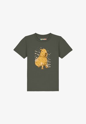 Dunkelgrünes Kinder-T-Shirt mit kurzen Ärmeln und einer detaillierten Illustration einer goldbraunen Capybara, mittig auf der Vorderseite.