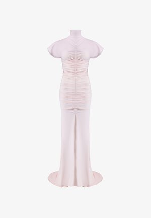 Lyserød tætsiddende kjole med kappelignende ærmer, høj hals og rynkedetaljer langs overdelen. Udgående skørt forneden, glat tekstur.