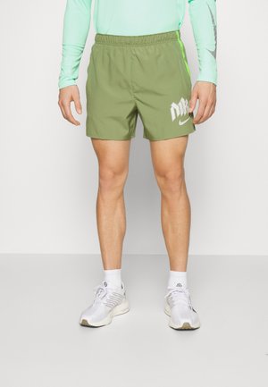 Nike Performance M NK DF RN DVN CHLNGR SHRT 5B - Pantaloncini sportivi - oil green/action green/reflective silver