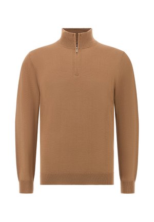 Hnedý pletený sveter s dlhým rukávom a polozipsovým golierom, s rebrovanými manžetami a lemom, vystavený na jednofarebnom bielom pozadí.