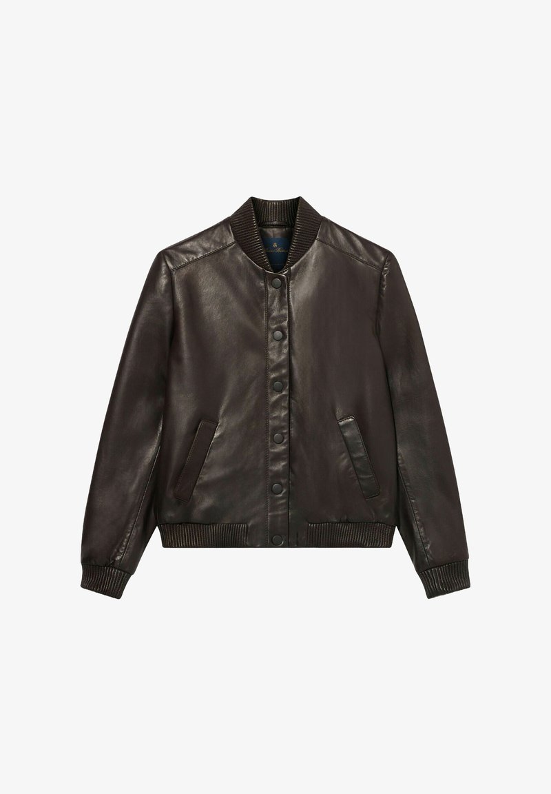 Giacca bomber in pelle marrone con colletto e polsini a coste, chiusura a bottone a pressione, due tasche laterali e una texture liscia e lucida.