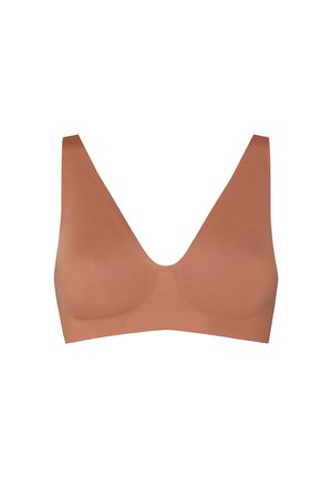 Nahtloser brauner kabelloser BH mit breiten Trägern und tiefem V-Ausschnitt, entworfen für Komfort und sanfte Unterstützung.