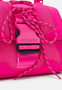 Steve Madden BDIEGO - Rankinė - neon pink