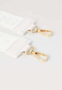 Thumbnail Image 4